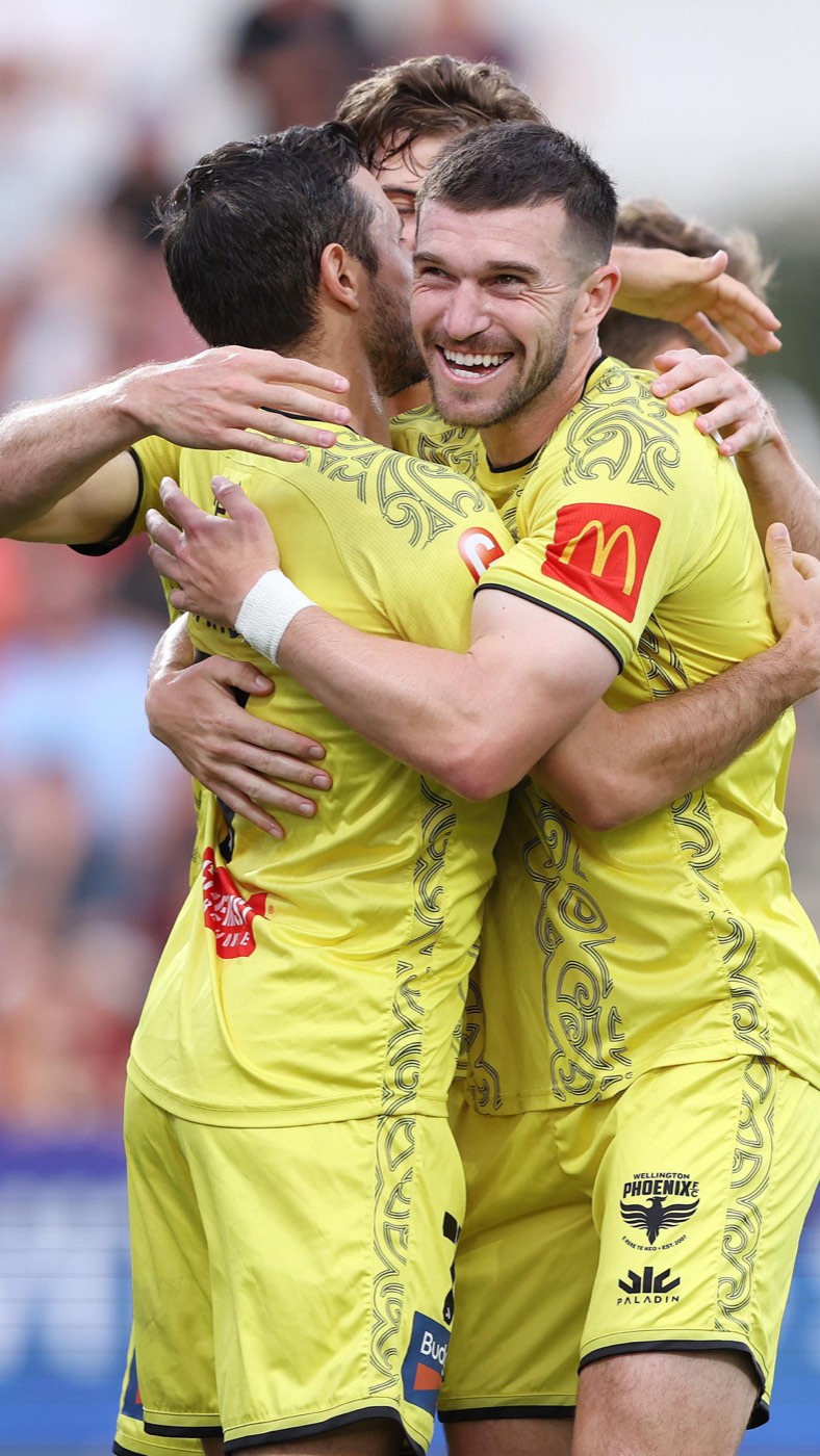 Tim Payne celebrando con compañeros